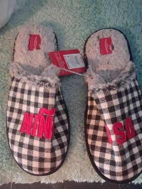 NWT Wondershop Men’s Black White Plaid Slippers Sz 11 Large